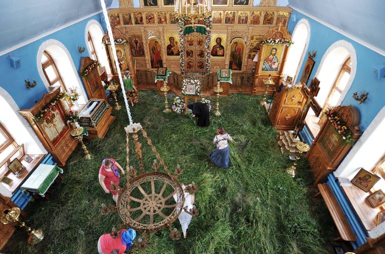 Подготовка к празднованию Троицы в Ростове-на-Дону Подготовка к празднованию Троицы в Ростове-на-Дону