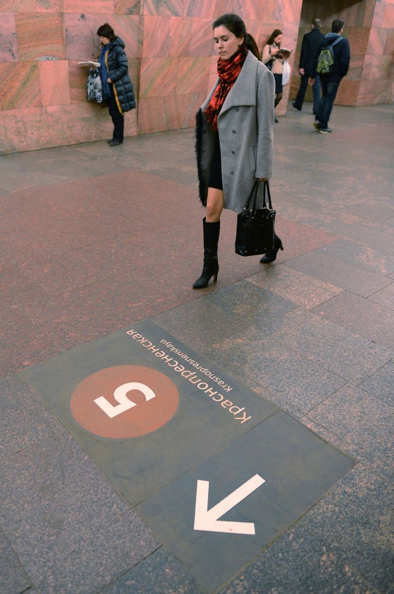 Новая напольная навигация в московском метро Новая напольная навигация в московском метро
