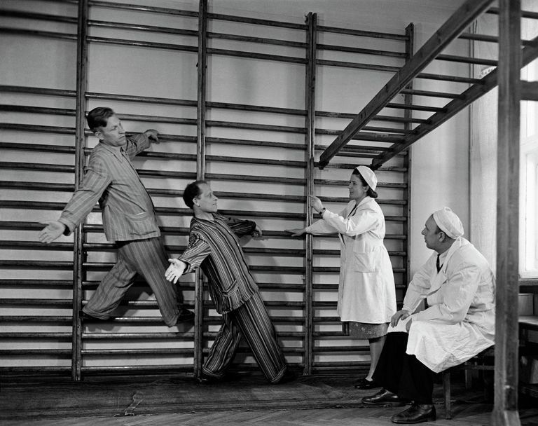 Лечебная гимнастика в Центральном Институте курортологии. Москва, 1951 год Лечебная гимнастика в Центральном Институте курортологии. Москва, 1951 год