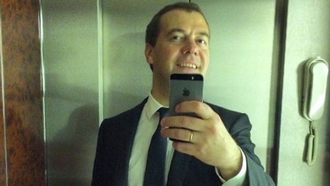 Селфи Дмитрия Медведева, опубликованное в Instagram по просьбам подписчиков Селфи Дмитрия Медведева, опубликованное в Instagram по просьбам подписчиков