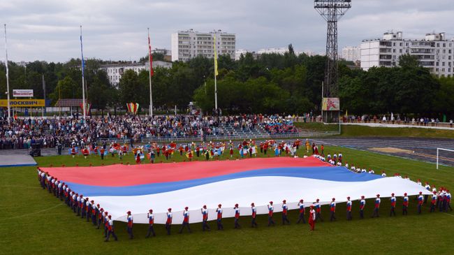 Презентация самого большого флага России на стадионе Москвич в городе Москве