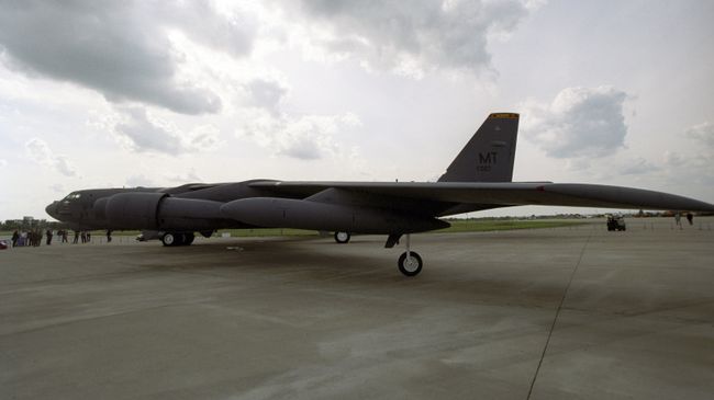 Стратегический американский бомбардировщик B-52 Стратегический американский бомбардировщик B-52