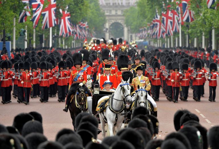 Королева Великобритании Елизавета II на церемонии Trooping The Colour Королева Великобритании Елизавета II на церемонии Trooping The Colour