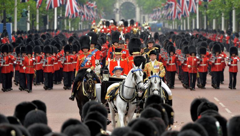 Королева Великобритании Елизавета II на церемонии Trooping The Colour Королева Великобритании Елизавета II на церемонии Trooping The Colour