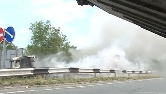 На месте минометного обстрела в поселке Металлист под Луганском На месте минометного обстрела в поселке Металлист под Луганском