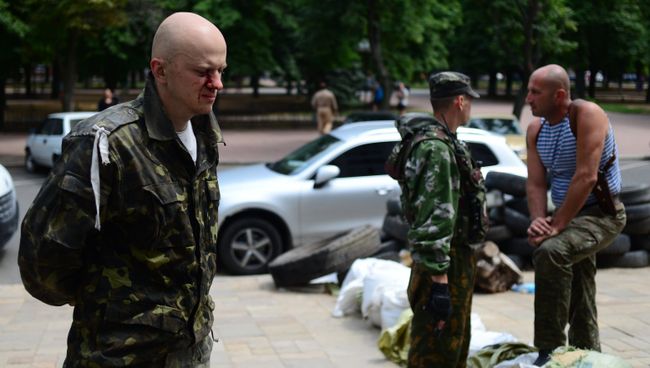 Пленный военнослужащий украинской армии в Луганске. Архивное фото Пленный военнослужащий украинской армии в Луганске. Архивное фото