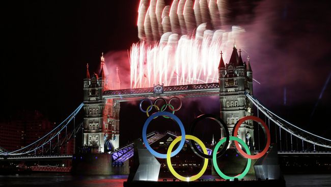Тауэрский мост в Лондоне во время Олимпиады 2012 года. Архивное фото