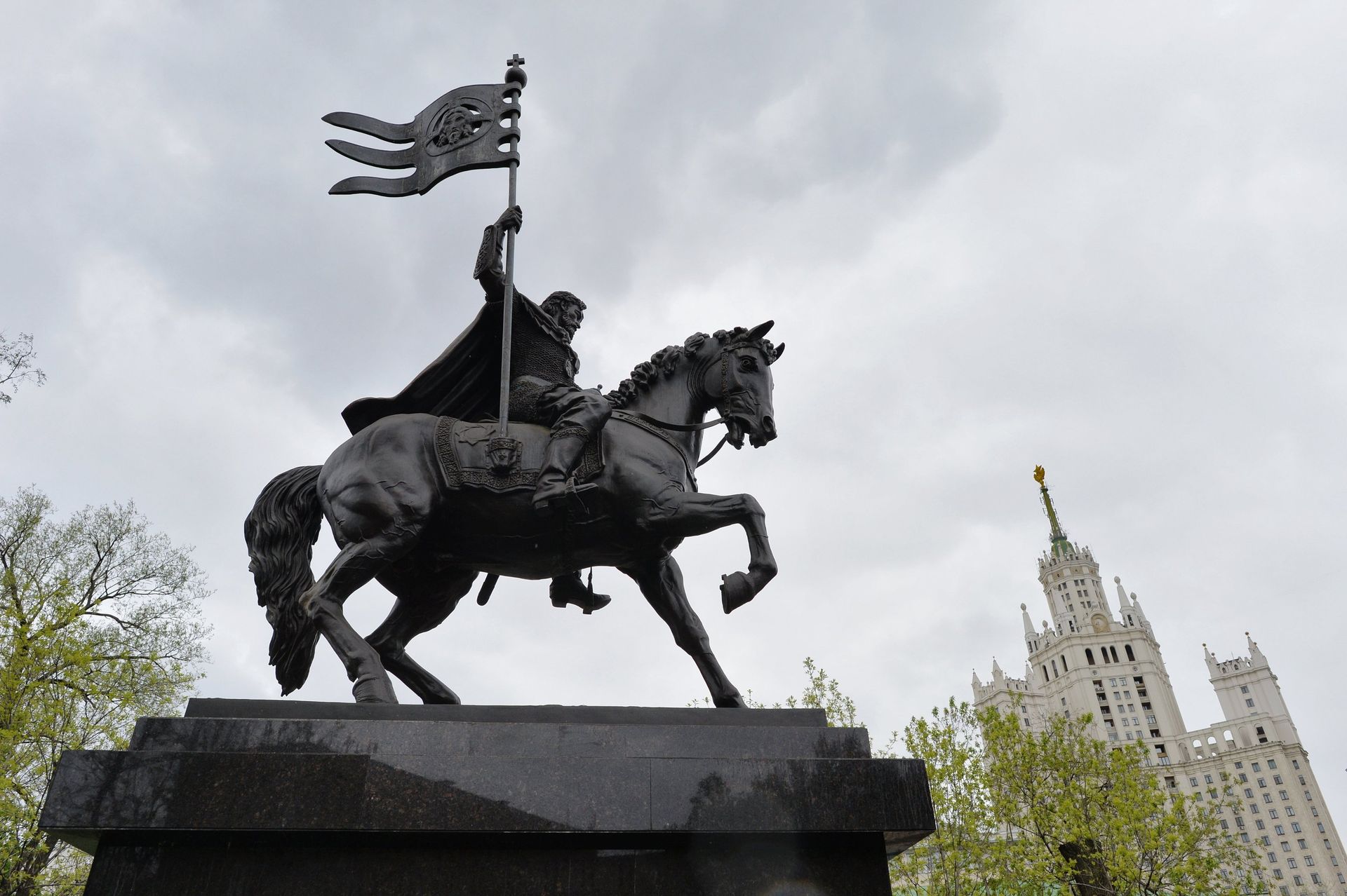 Памятник князю Дмитрию Донскому установлен в Москве Памятник князю Дмитрию Донскому установлен в Москве - РИА Новости, 1920, 08.07.2021