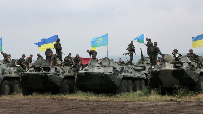 Группировка Украинских войск на позиции возле Славянска. Архивное фото Группировка Украинских войск на позиции возле Славянска. Архивное фото