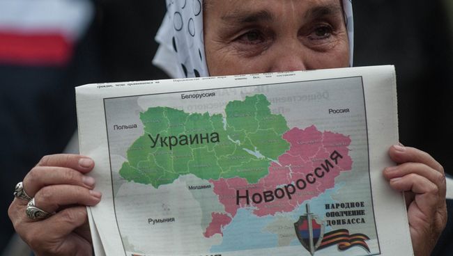 Жительница Донецкой области с нанесенной на карту Новороссией. Архивное фото. Жительница Донецкой области с нанесенной на карту Новороссией. Архивное фото.