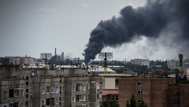 Луганск во время артиллерийского обстрела. Архивное фото Луганск во время артиллерийского обстрела. Архивное фото