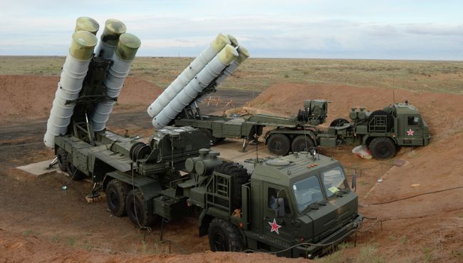 Зенитные ракетные системы С-400 Триумф. Архивное фото Зенитные ракетные системы С-400 Триумф. Архивное фото