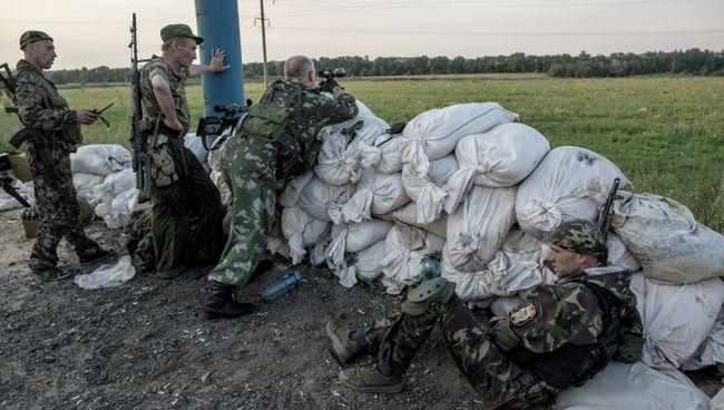 Бой за аэропорт в Донецке. Архивное фото Бой за аэропорт в Донецке. Архивное фото
