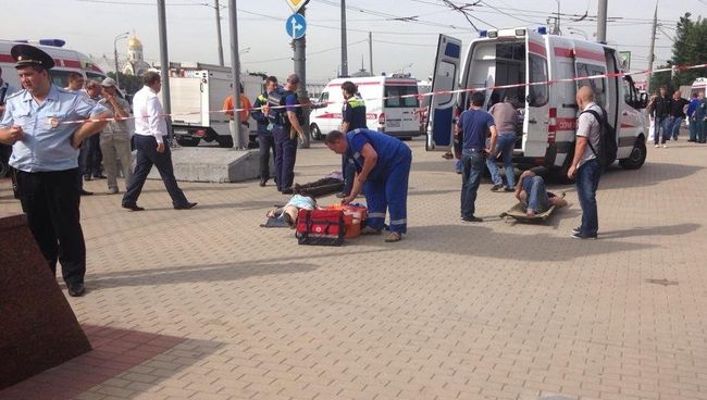 Эвакуация пассажиров Московского метрополитена, пострадавших в результате схода с рельсов вагона на перегоне Парк Победы - Славянский бульвар
