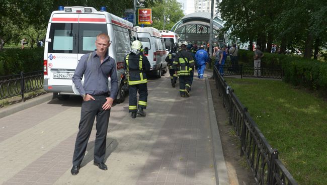 Вагон поезда метро сошел с рельсов на перегоне Парк Победы - Славянский бульвар Вагон поезда метро сошел с рельсов на перегоне Парк Победы - Славянский бульвар