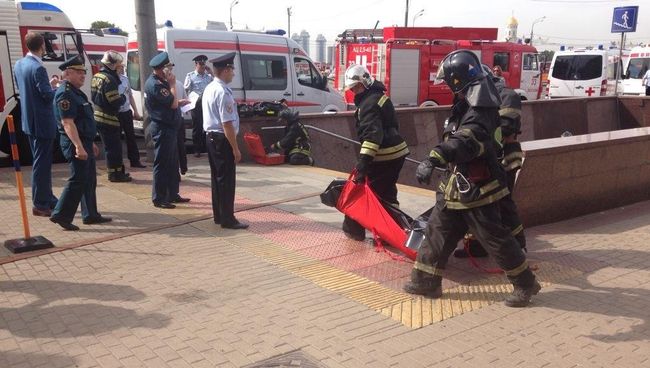 Вагон поезда метро сошел с рельсов на перегоне Парк Победы - Славянский бульвар Вагон поезда метро сошел с рельсов на перегоне Парк Победы - Славянский бульвар
