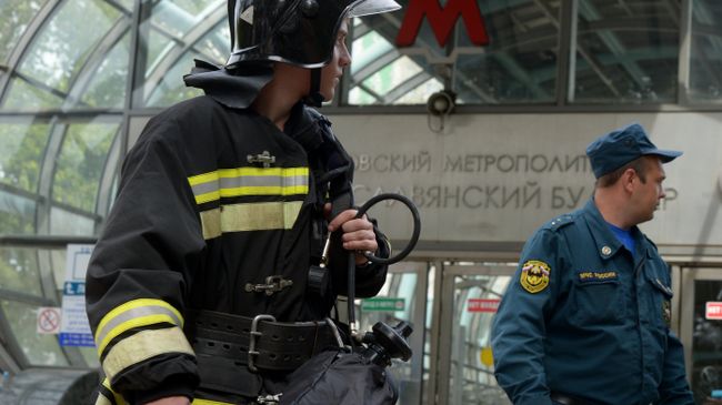 Вагон поезда метро сошел с рельсов на перегоне Парк Победы - Славянский бульвар Вагон поезда метро сошел с рельсов на перегоне Парк Победы - Славянский бульвар