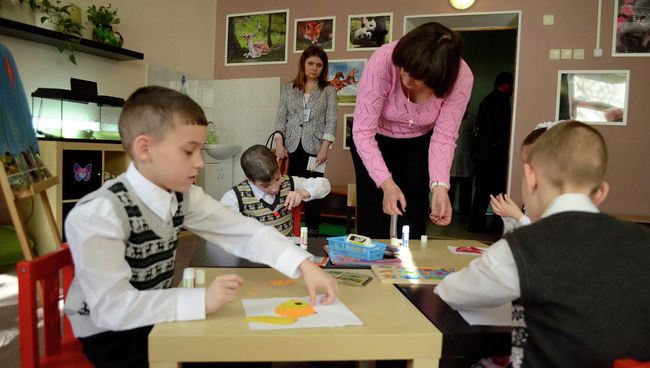Волонтеры на занятии с воспитанниками детского дома