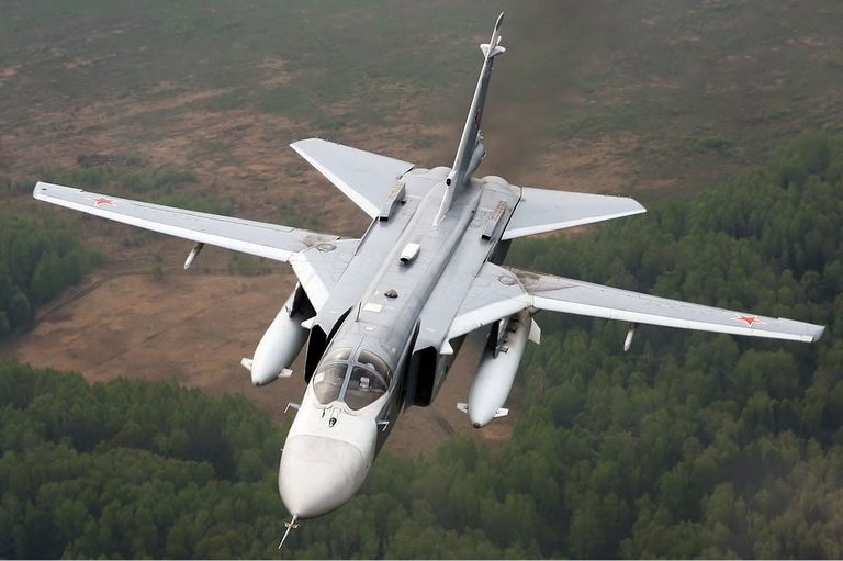 Российский фронтовой бомбардировщик СУ-24 Российский фронтовой бомбардировщик СУ-24
