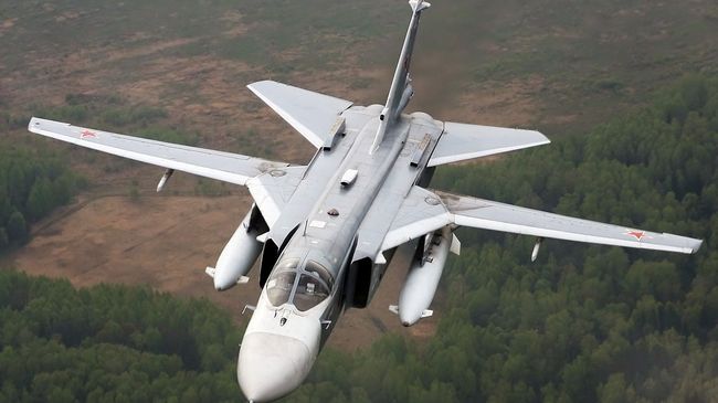 Российский фронтовой бомбардировщик СУ-24. Архивное фото