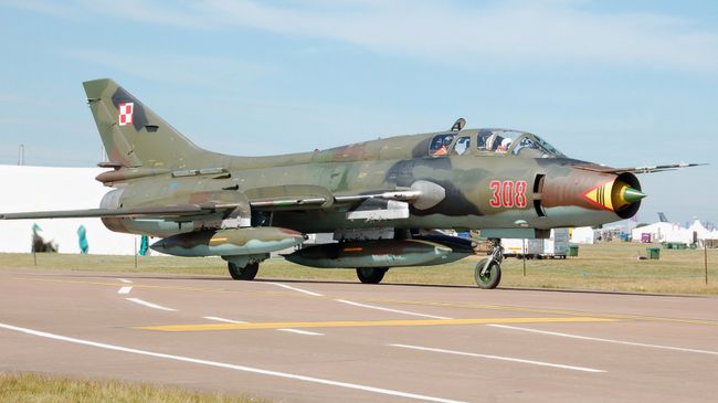 Советский истребитель-бомбардировщик СУ-17УМ3К ВВС Польши. Архивное фото Советский истребитель-бомбардировщик СУ-17УМ3К ВВС Польши. Архивное фото