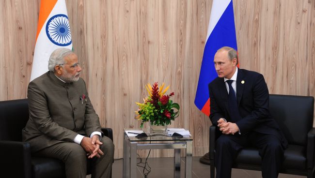 Президент России Владимир Путин (справа) и премьер-министр Индии Нарендра Моди, архивное фото Президент России Владимир Путин (справа) и премьер-министр Индии Нарендра Моди, архивное фото