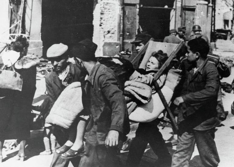 Раненная девушка, Варшава 1944 Раненная девушка, Варшава 1944