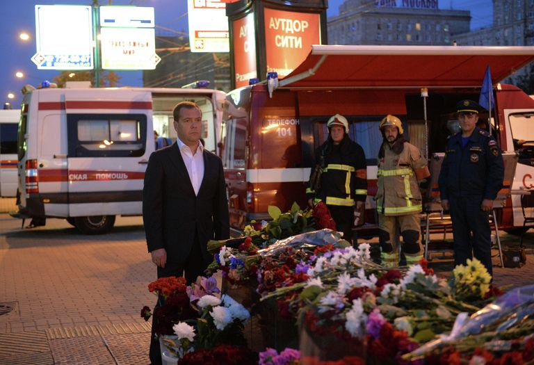 Д.Медведев возложил цветы у метро Парк Победы Д.Медведев возложил цветы у метро Парк Победы