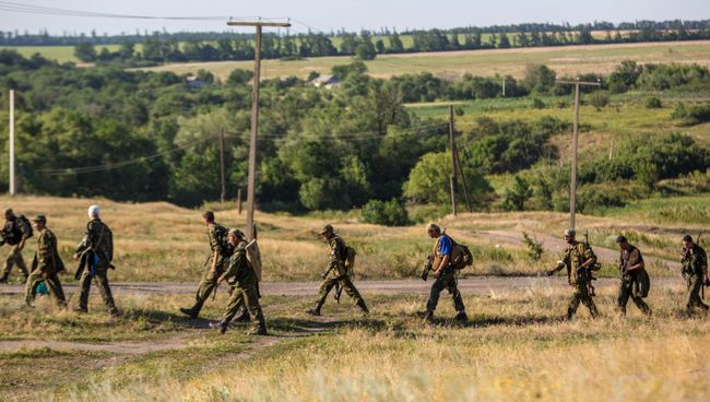 Бойцы народного ополчения неподалеку от села Мариновка. Архивное фото Бойцы народного ополчения неподалеку от села Мариновка. Архивное фото