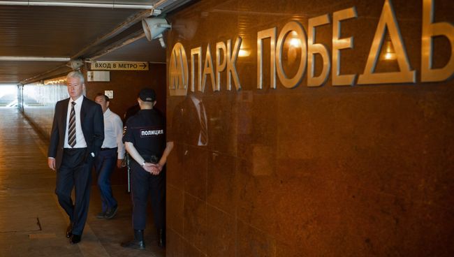 Сергей Собянин посетил участок перегона московского метрополитена Парк Победы - Славянский бульвар. Архивное фото Сергей Собянин посетил участок перегона московского метрополитена Парк Победы - Славянский бульвар. Архивное фото