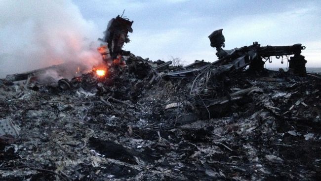 На месте крушения Boeing 777 компании Malaysia Airlines в районе села Грабово На месте крушения Boeing 777 компании Malaysia Airlines в районе села Грабово