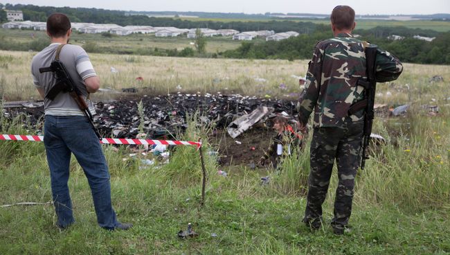 На месте крушения малайзийского Boeing на Украине На месте крушения малайзийского Boeing на Украине
