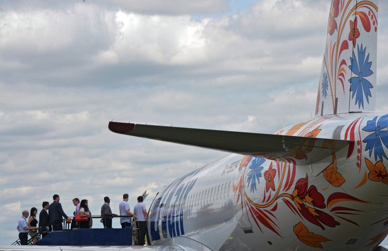 Пассажирский самолет Sukhoi Superjet 100 на Международном авиационно-космическом салоне Фарнборо-2014 Пассажирский самолет Sukhoi Superjet 100 на Международном авиационно-космическом салоне Фарнборо-2014