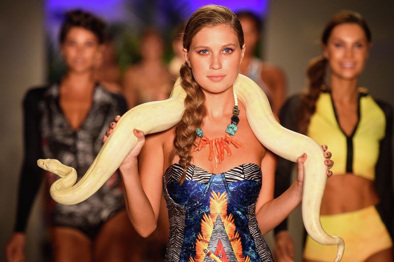 Неделя пляжной моды Mercedes-Benz Fashion Week в Майами Неделя пляжной моды Mercedes-Benz Fashion Week в Майами