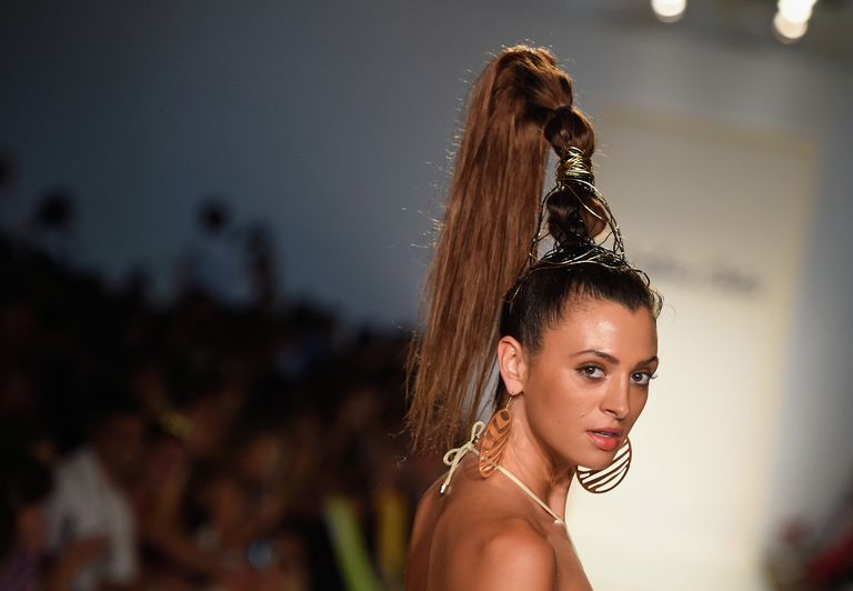 Неделя пляжной моды Mercedes-Benz Fashion Week в Майами Неделя пляжной моды Mercedes-Benz Fashion Week в Майами