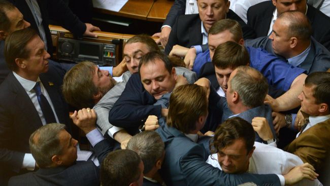 Депутаты Верховной Рады на заседании украинского парламента. Архивное фото