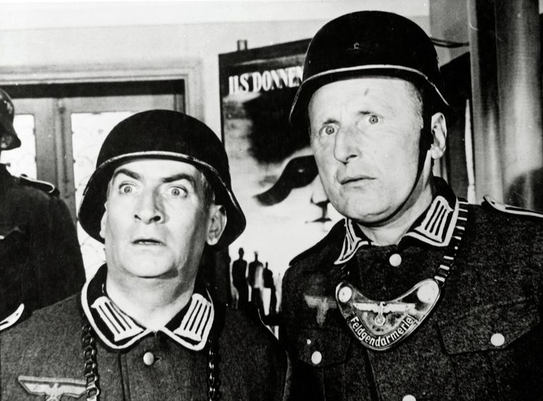Кадр из фильма режиссера Жерара Ури Большая прогулка, 1966