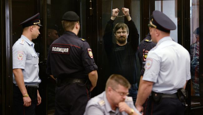 Обвиняемый в подготовке массовых беспорядков оппозиционер Леонид Развозжаев в зале заседаний Мосгорсуда. Архивное фото Обвиняемый в подготовке массовых беспорядков оппозиционер Леонид Развозжаев в зале заседаний Мосгорсуда. Архивное фото