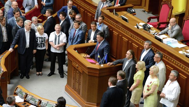 Лидер националистической партии Свобода Олег Тягнибок выступает на заседании Верховной Рады Украины Лидер националистической партии Свобода Олег Тягнибок выступает на заседании Верховной Рады Украины