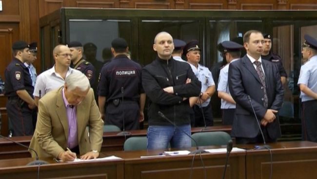 Удальцов и Развозжаев получили по 4,5 года колонии. Съемка из суда Удальцов и Развозжаев получили по 4,5 года колонии. Съемка из суда