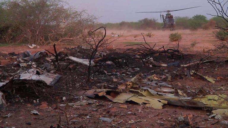 Обломки самолета компании Air Algerie в Мали Обломки самолета компании Air Algerie в Мали