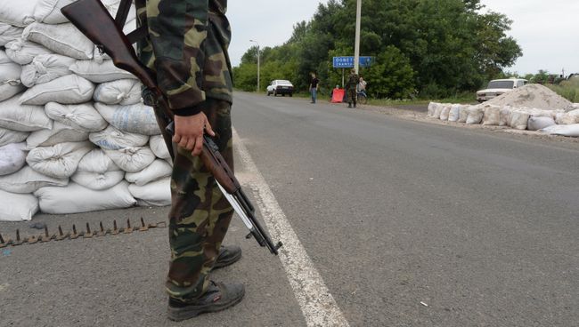 Блок-пост ополченцев в городе Дебальцево Донецкой области. Архивное фото