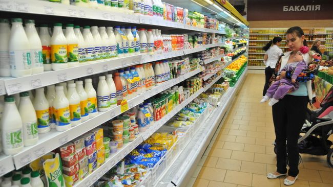 Полки с украинской молочной продукцией в одном из львовских магазинов Полки с украинской молочной продукцией в одном из львовских магазинов