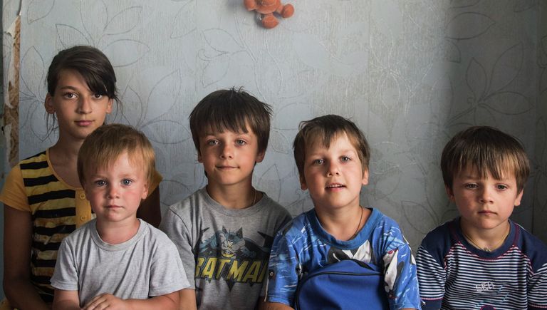 Семья беженцев из Луганской области