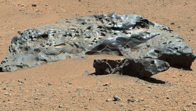 Марсоход Curiosity находит части железного метиорита Марсоход Curiosity находит части железного метиорита