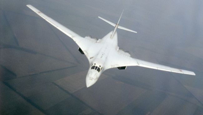 Сверхзвуковой стратегический бомбардировщик Ту-160. Архивное фото Сверхзвуковой стратегический бомбардировщик Ту-160. Архивное фото