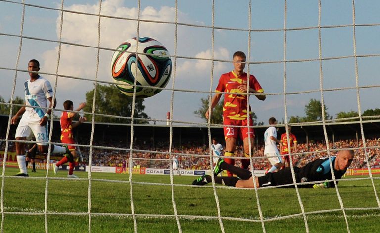 Футбольный матч между тульским Арсеналом и питерским Зенитом Футбольный матч между тульским Арсеналом и питерским Зенитом