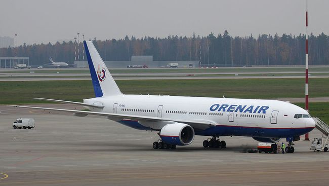 Боинг 777-2Q8ER авиакомпании Оренбургские авиалинии. Архивное фото Боинг 777-2Q8ER авиакомпании Оренбургские авиалинии. Архивное фото