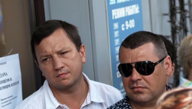 Очередь у входа в офис турфирмы Лабиринт в Москве Очередь у входа в офис турфирмы Лабиринт в Москве