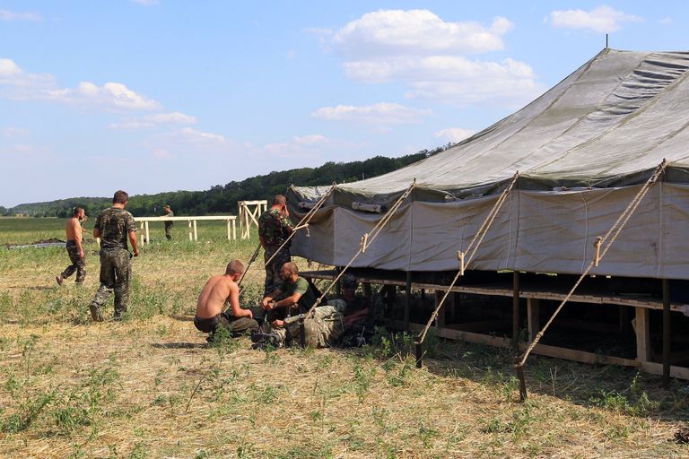 Украинские военнослужащие в палаточном лагере в Ростовской области Украинские военнослужащие в палаточном лагере в Ростовской области